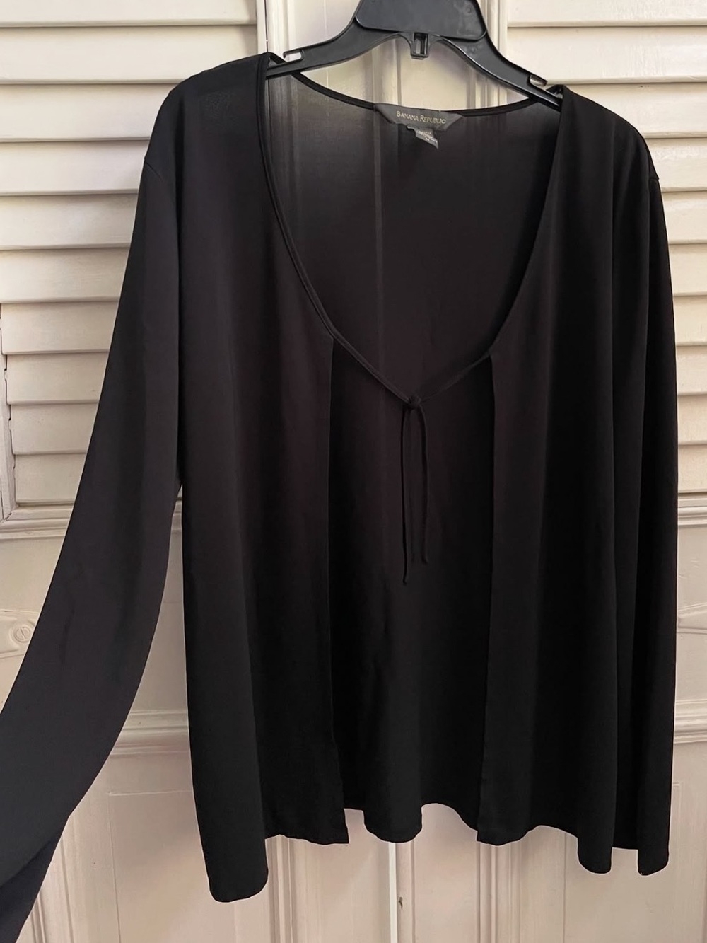 Banana Republic Black Long-Sleeve V-Neck Tie-Front Cardigan Blouse